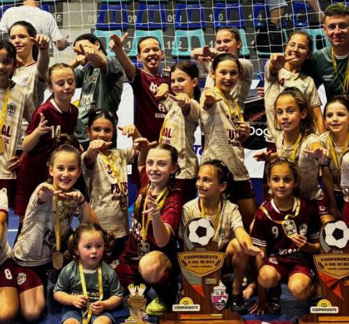 Guarujá do Sul brilha no futsal feminino com conquistas regionais